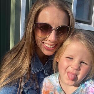 Meet your Posher, Carla